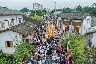 苏群：湖人安排浓眉首节提前休息是田忌赛马 但收效不算大